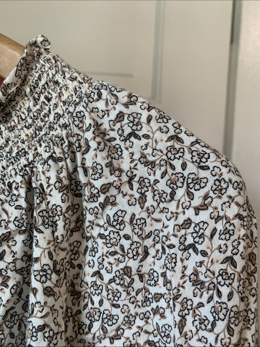 Old Navy Linen Blend Beige Floral Peasant Blouse with Tassel Tie - Picture 6 of 6